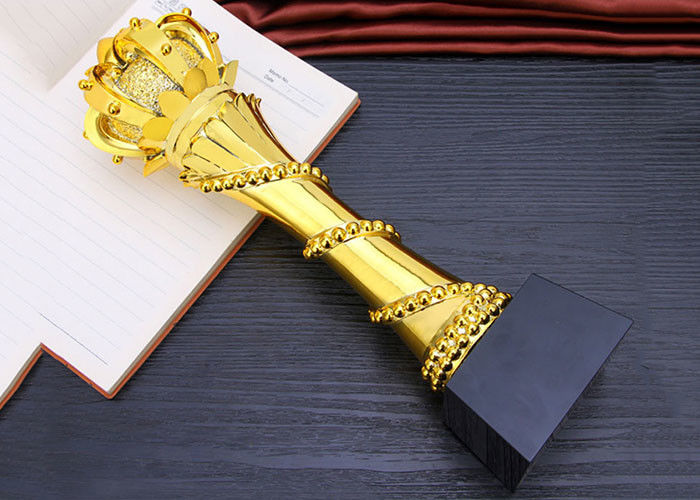 Elegant And Luxury Designed Resin Trophy , Gold Plated Glorious Souvenir