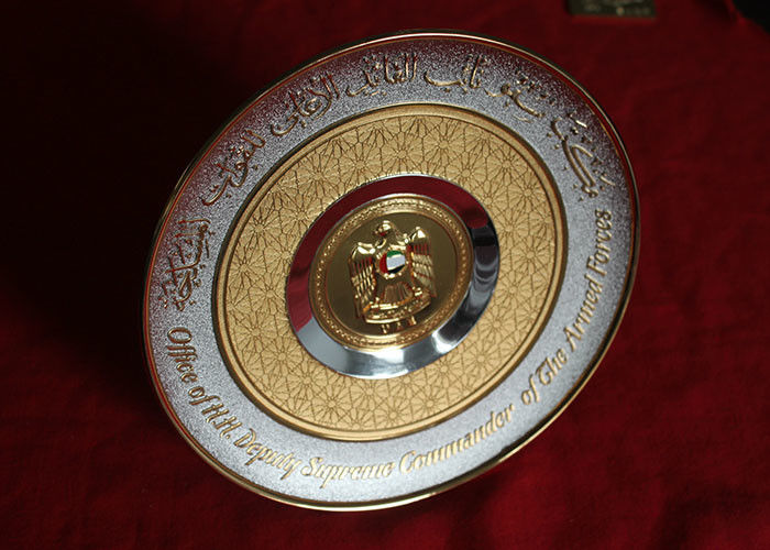 Alloy Material Arab Cultural Souvenirs / Commemorative Plate With Raised Logo